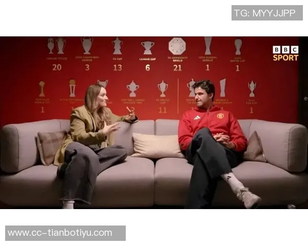 曼联成功签下德比郡16岁门将查理哈迪开启新篇章