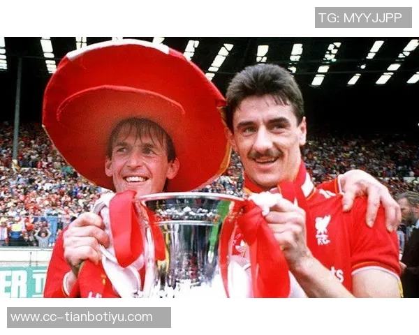 64岁红军名宿拉什与16岁女友订婚焕发新生活激情 64岁红军名宿拉什与16岁女友订婚焕发新生活激情